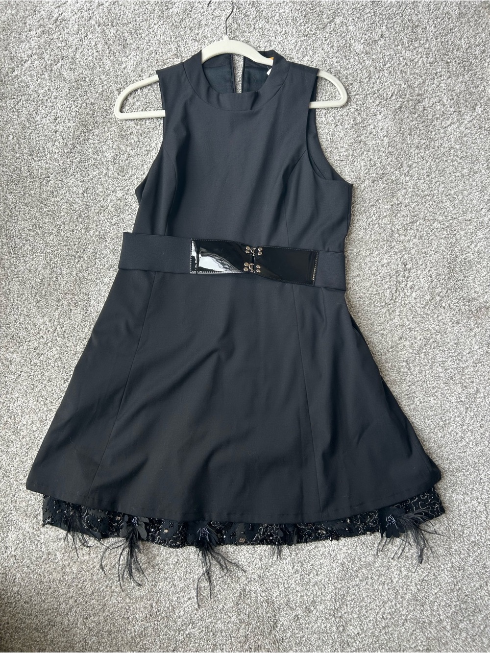 Alice and Olivia black mock neck belted embellished feather hem dress size L NWT